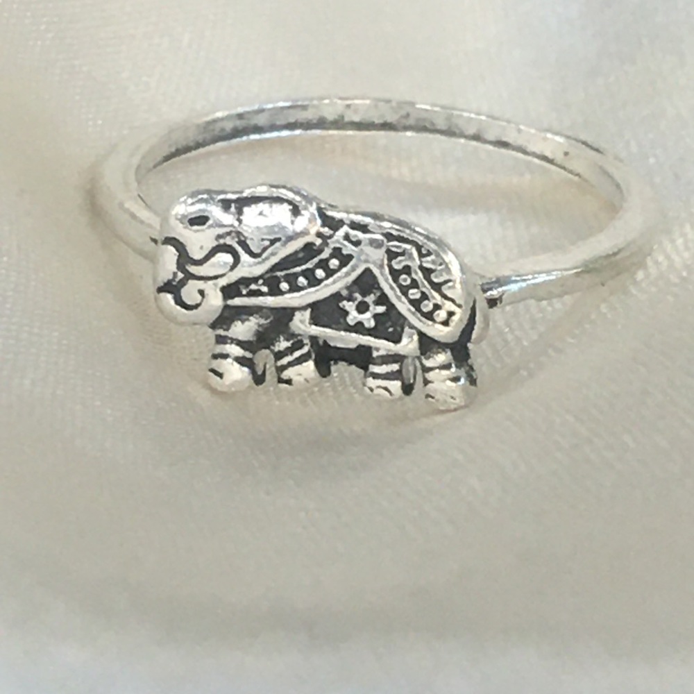 ❤️ 2 for $10 PRICE DROP 
African Safari Elephant Ring